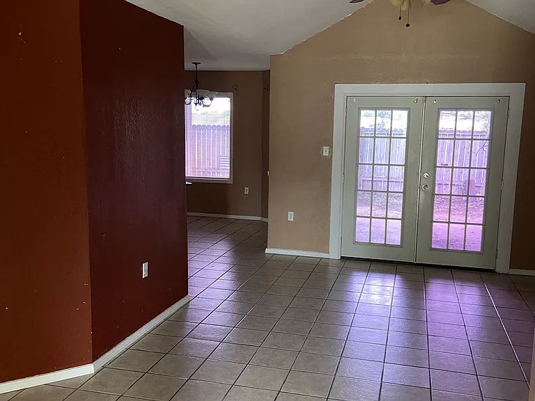 204 Bowers St — Photo 32