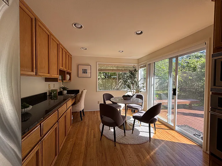 26057 SE 38th St — Photo 10