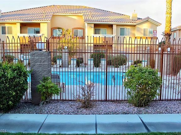 3rd image of 1050 E Cactus Ave Unit 1072
