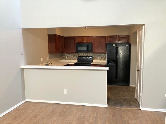 2nd image of 3315 E Lavey Ln Unit 102