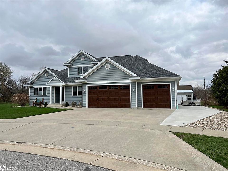 1004 S 10th Pl, Clear Lake, IA 50428 Zillow