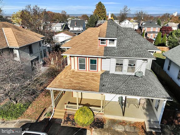 5th image of 115 E Keller St