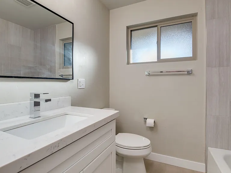 554 W 19th St — Photo 23