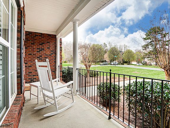 5th image of 616 Tullamore Ct