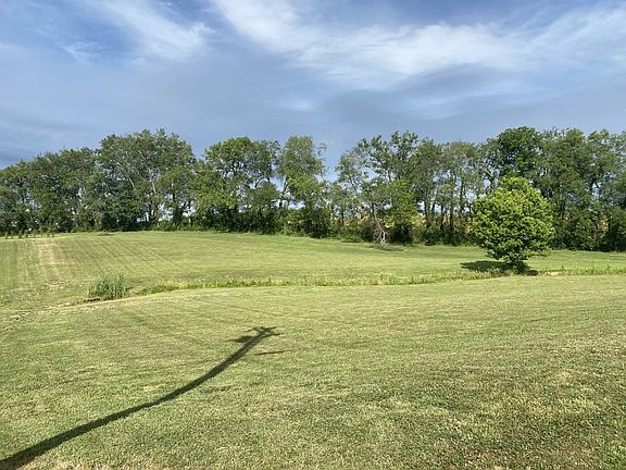 3rd image of 4 Tom Walker Dr #4