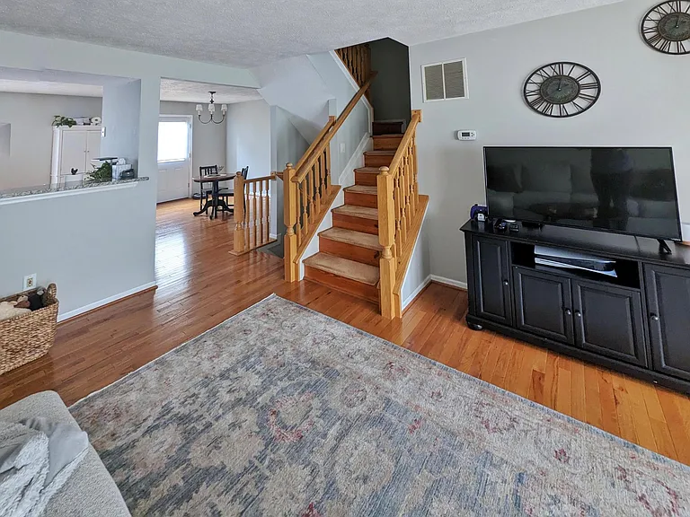 5240 Earles Ct — Photo 5
