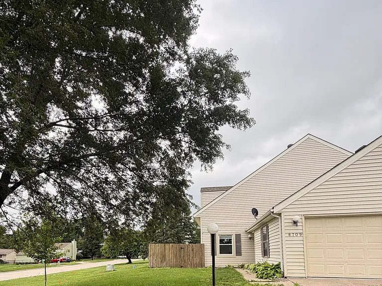 8709 Clover Ln — Photo 1