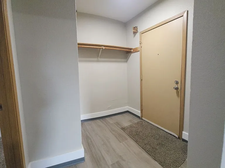Florence Apartments — Photo 46