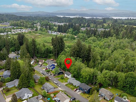 5th image of 7312 Blackbird Drive NE