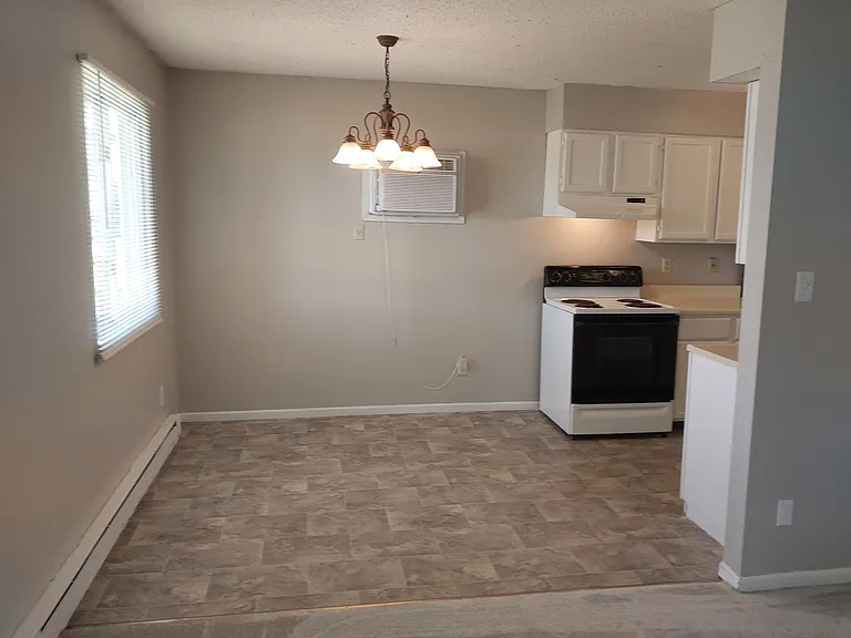 107 S John St #4 — Photo 3