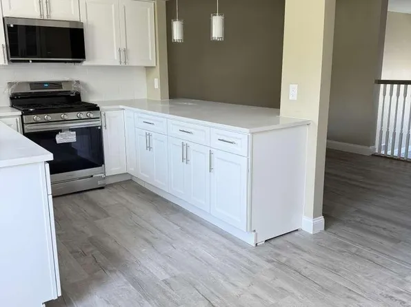 554 Clubhouse Dr, Middletown, NJ 07748