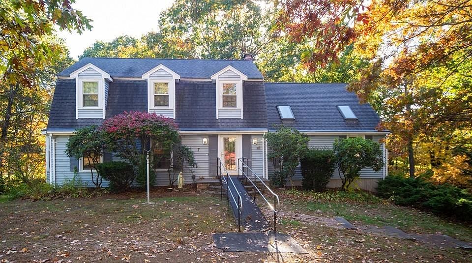 1st image of 7 Ashbury Dr