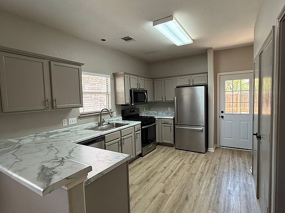 5th image of 2827 Southampton Way APT A