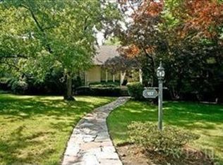 187 Thornbury Rd E, Scarsdale, NY 10583
