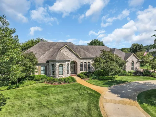 386 Steeple Pointe CIRCLE, Delafield, WI 53018