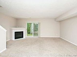 7034 S Cannon Place Ln, Rockford, MI 49341