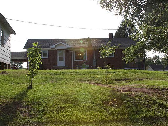3rd image of 1024 Old Spartanburg Hwy