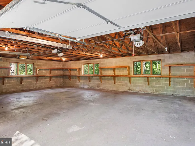 644 Robinson Ln — Photo 49