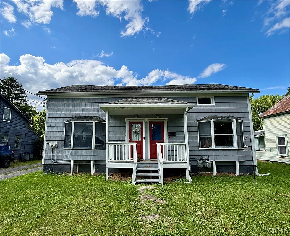 2 bed, 1.0 bath, 1220 sqft, $1,400 — Photo 1