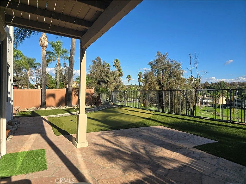 4 bed, 2456 sqft, $4,100 — Photo 2