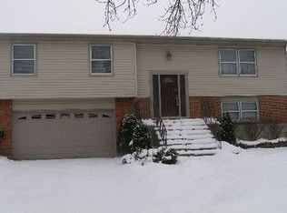 1831 W Thornwood Ln, Mount Prospect, IL 60056