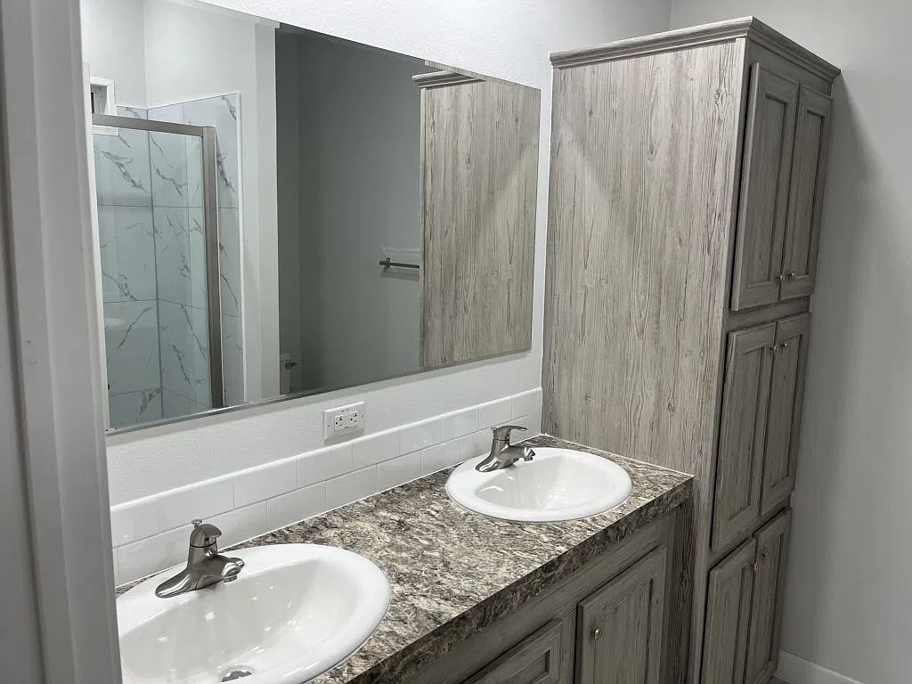 3 bed, 2.0 bath, 1094 sqft, $1,899 — Photo 3
