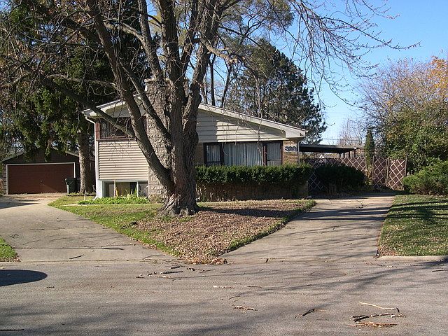 2nd image of 320 Warren Rd