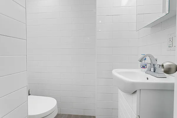 Rented by Safdie Realty Group | media 31