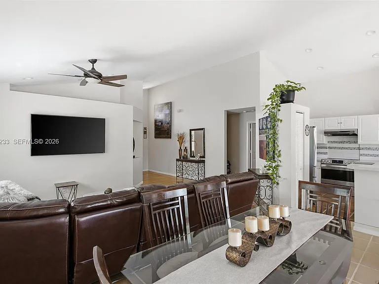 411 Bermuda Springs Dr — Photo 10