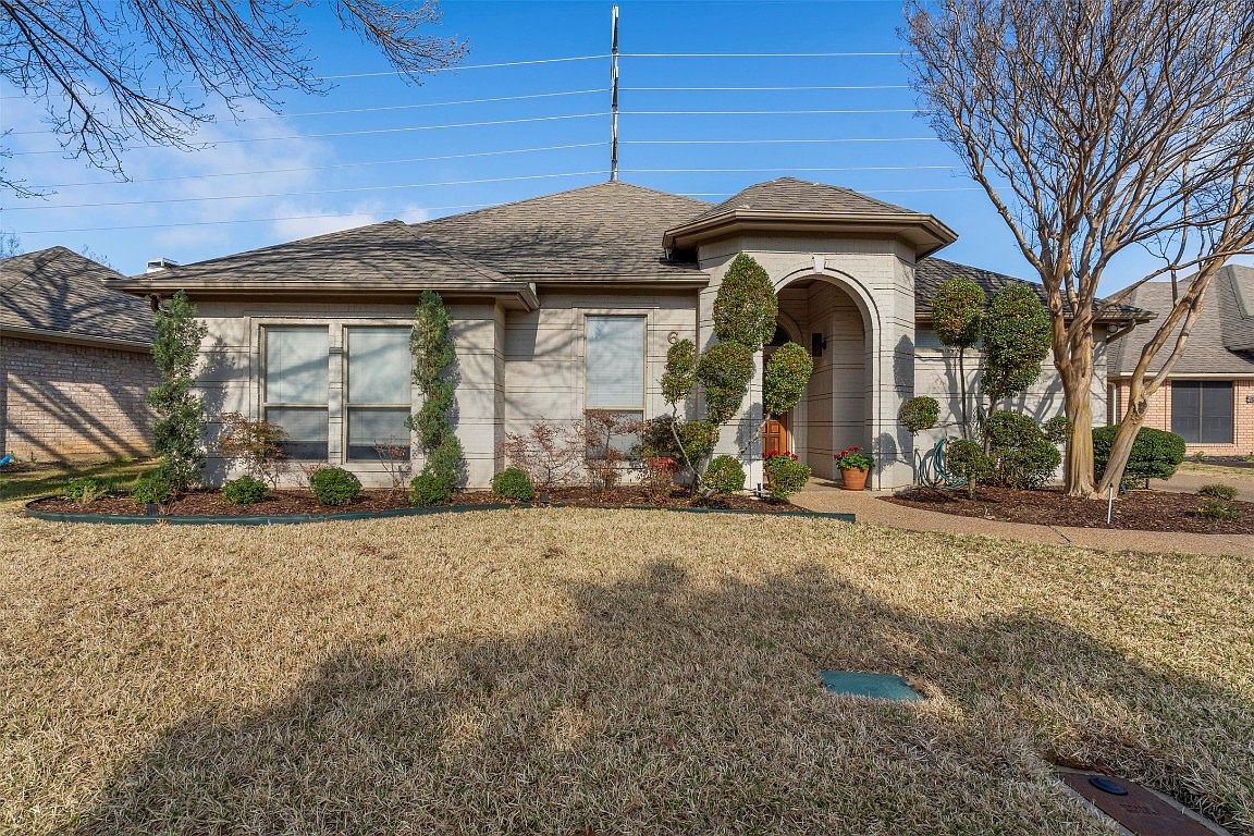 6624 Westmoor Ln, Benbrook, TX 76132 | MLS #20548896 | Zillow