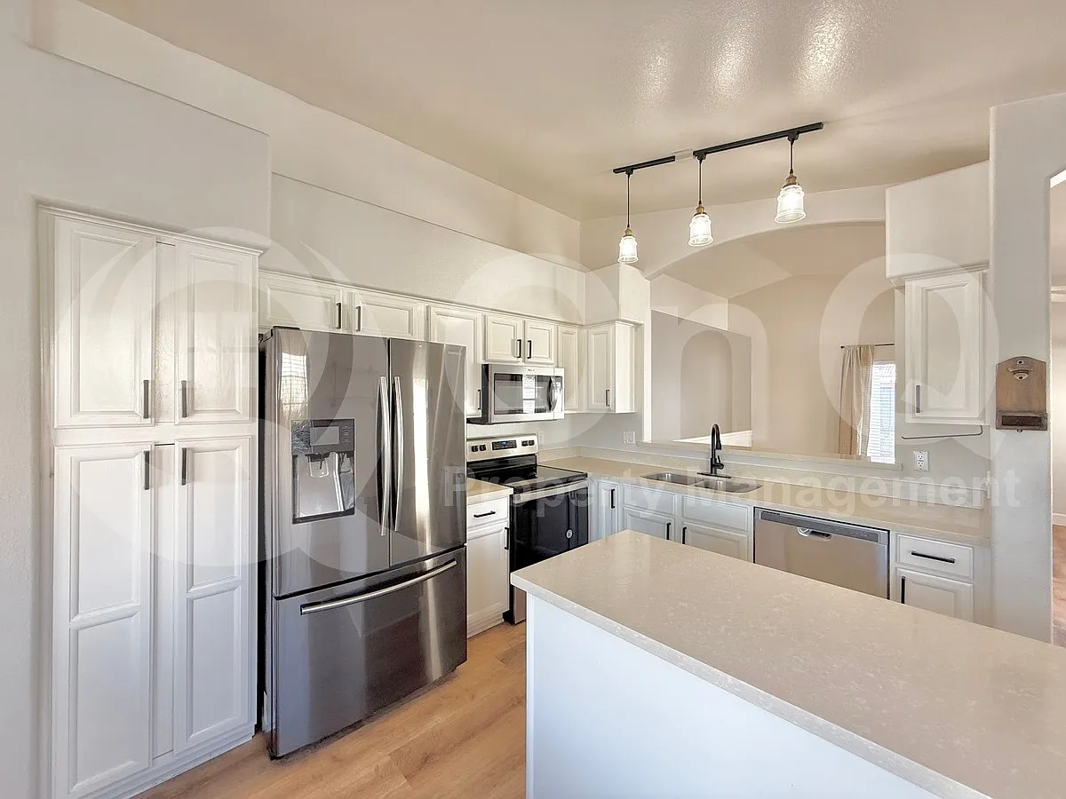 3 bed, 2.0 bath, 1266 sqft, $2,199 — Photo 3