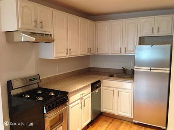 3rd image of 130 Christopher St APT 5