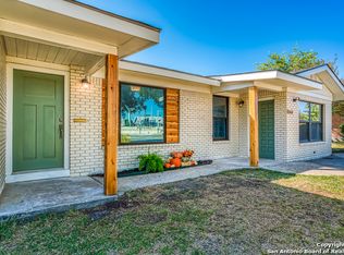 566 Cherry Ridge Dr, San Antonio, TX 78213