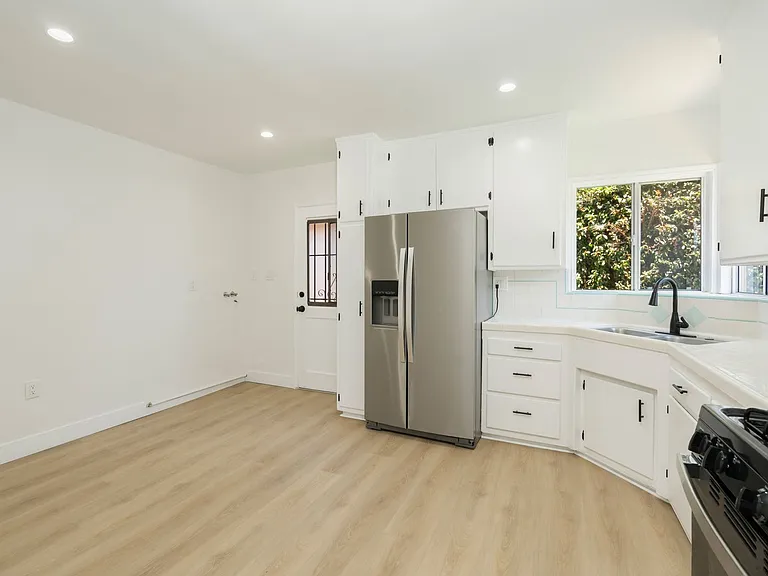 15301 Eastwood Ave - Standalone Home with Private Patio! — Photo 15