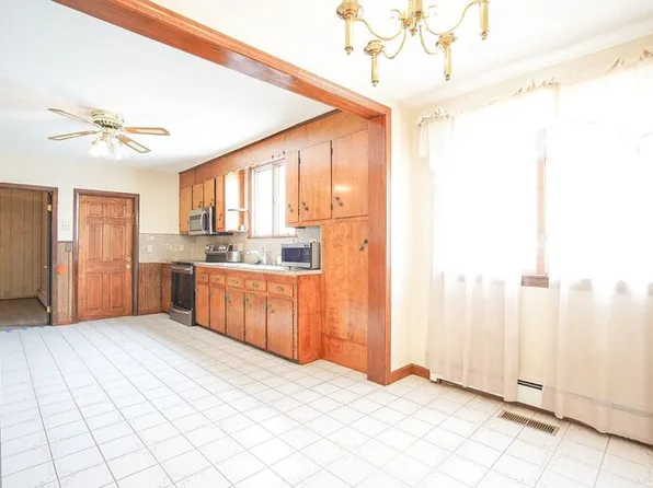 13 1/2 Weston St Unit 1, Wilbraham, MA 01095