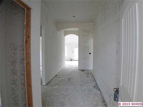 3rd image of 206 E Dillon Dr