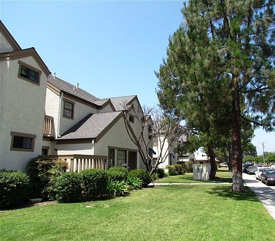 2nd image of 1114 El Paseo St APT B