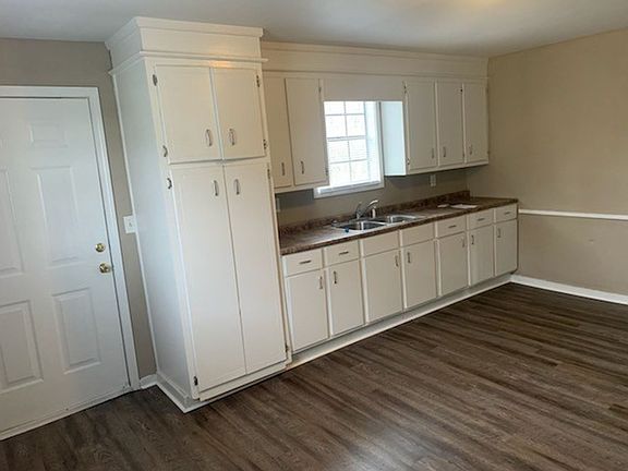 3rd image of 3010 Ash St