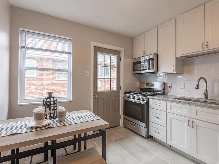 2932 Hallmark Ln — Photo 4