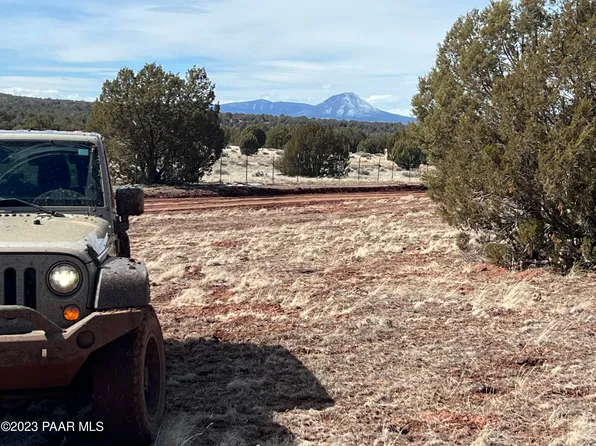 31 Cattle Dr, Ash Fork, AZ 86320