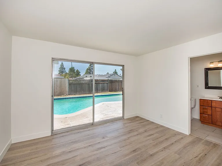 3069 Hayes Ave — Photo 12