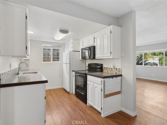 3rd image of 120 Jennifer Ct