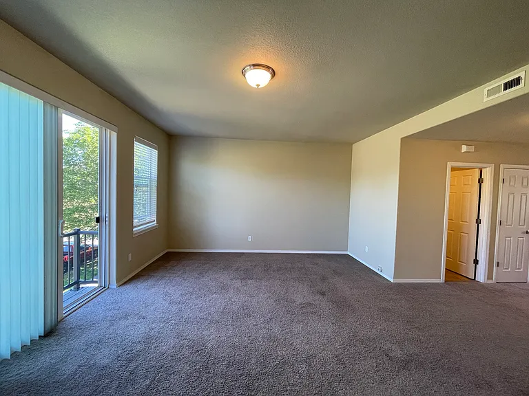 4864 SE Lone Oak St — Photo 5
