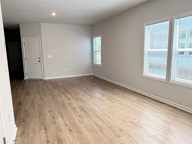 1456 Donhill Dr — Photo 5