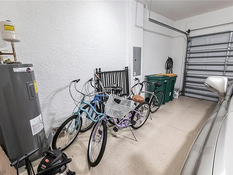 7863 Valencia Ct — Photo 38