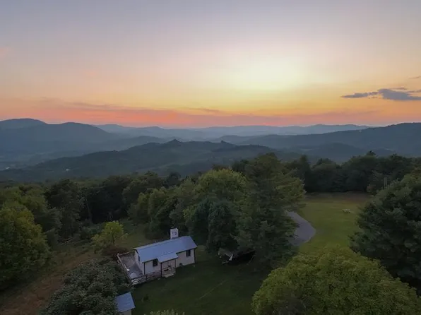 1082 Briar Patch Mountain Rd, Fries, VA 24330