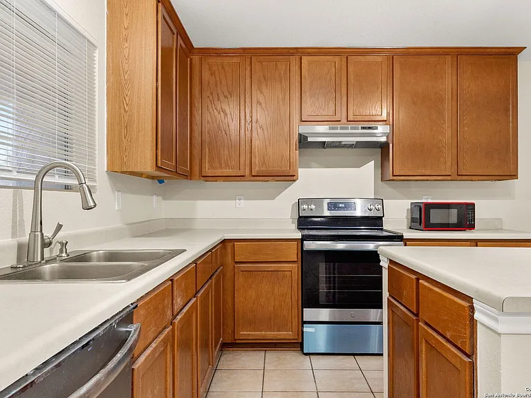 7403 Concerto Dr — Photo 22