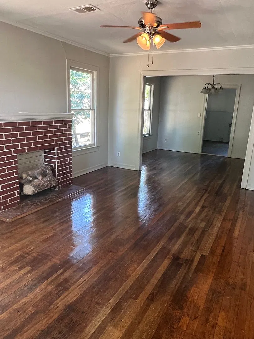 2 Bedroom 1 Bath — Photo 3