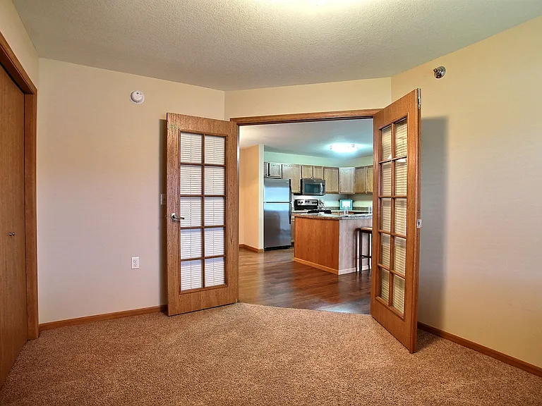 Fargo, ND Wolf Creek Apartments | Bedroom