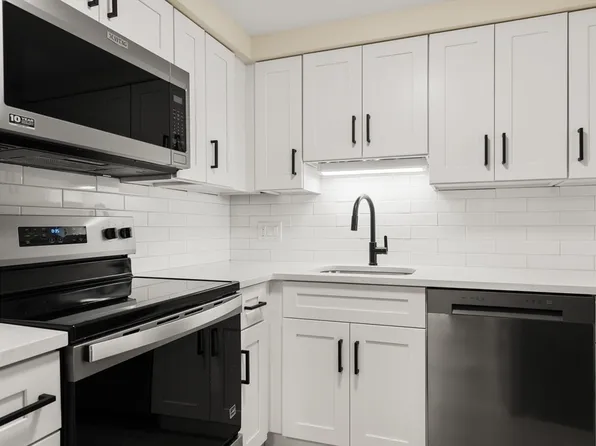 11 Royal Crest Dr APT 5, Randolph, MA 02368